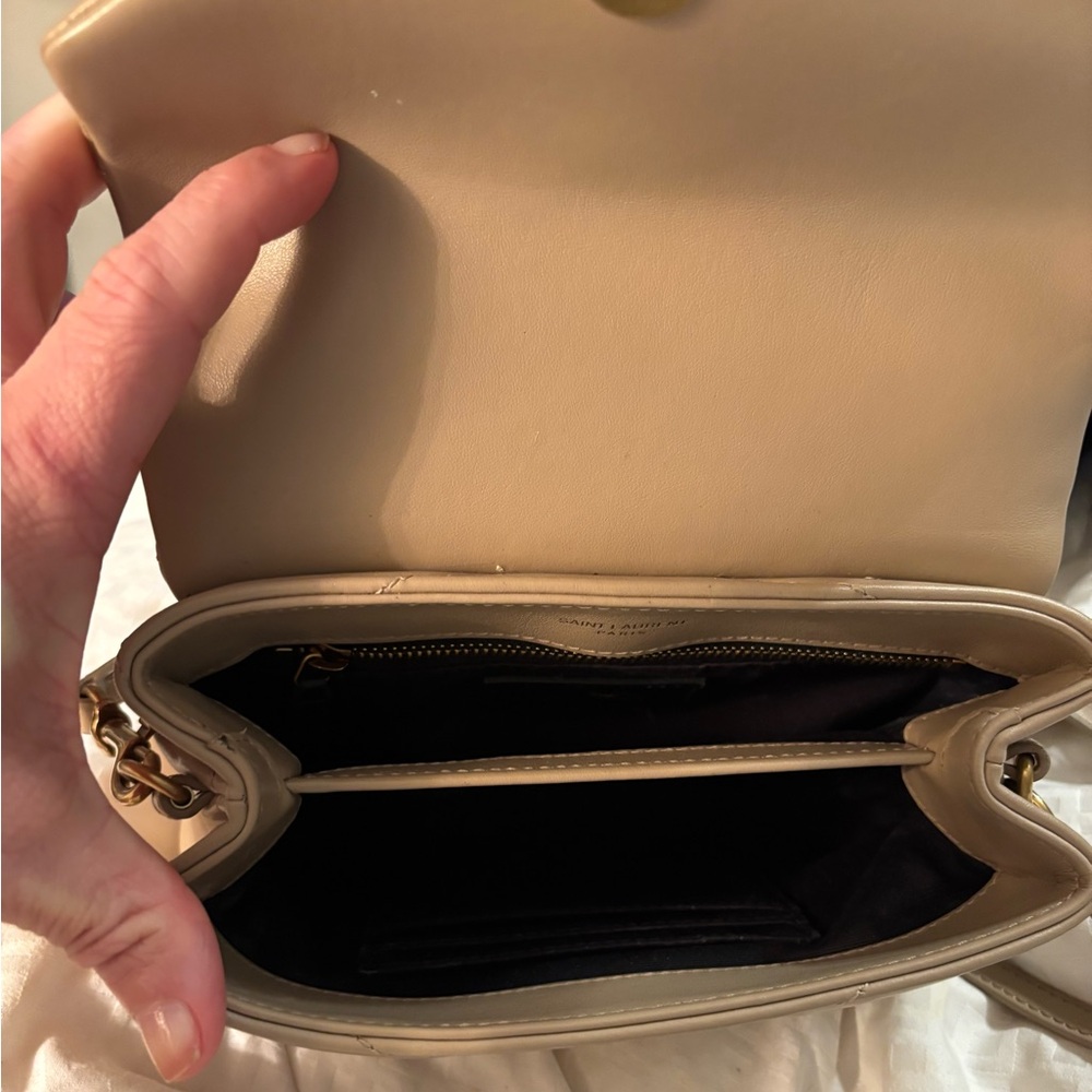 SAINT LAURENT

Calfskin Y Quilted Monogram Toy Loulou Crossbody Bag Dark Beige - Picture 3 of 11
